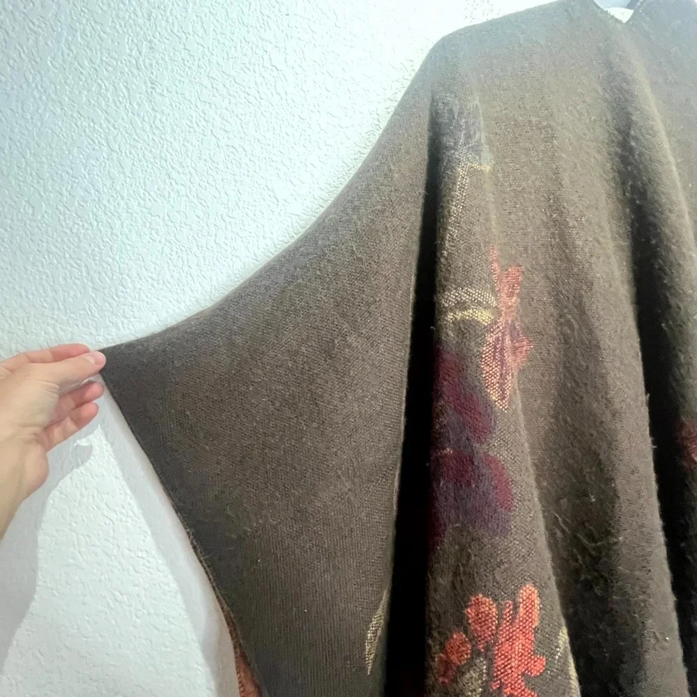 Indigo Soul Poncho Shawl Womens Brown Floral Acrylic Fringe Hem‎ Open Front Wrap